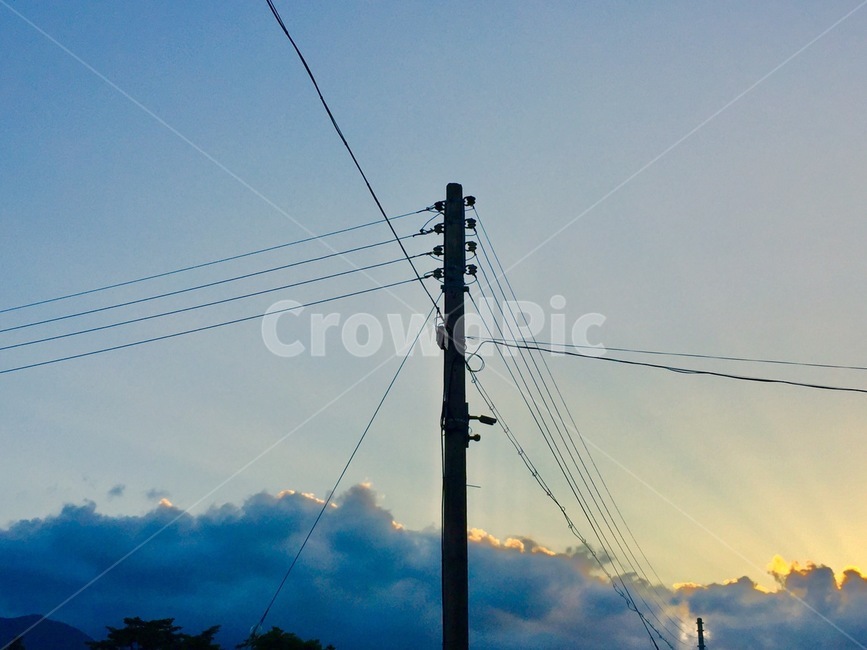 utilitypole,전신주,케이블,cable,가로등,cloud,sky,blue,gold,태양,불,light