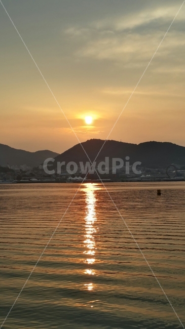석양,바다,하늘,산,구름,새벽,황혼,태양,오리진,오메가,해,사랑,사람,자연,풍경,nature,landscape,outdoors,옥외,sunlight,햇빛,sky,dusk,red sky,붉은 하늘,dawn,sunset,일몰