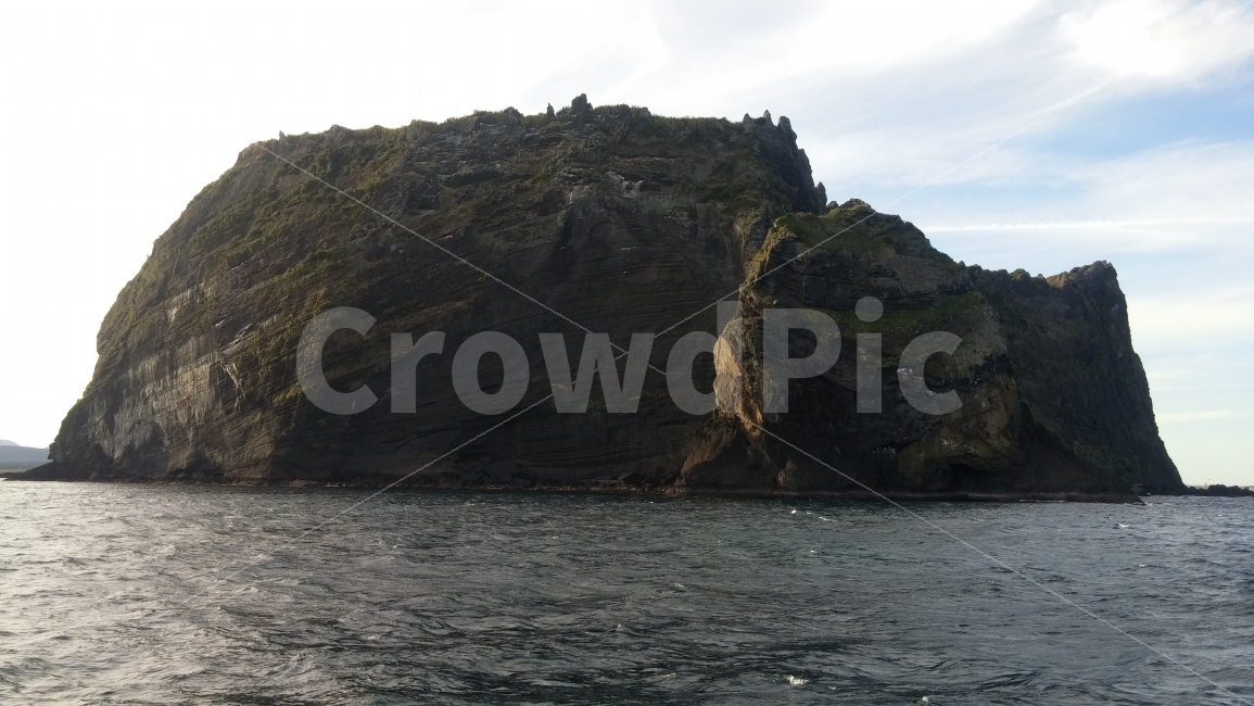 섬,돌,바위,바다,하늘,자연,풍경,nature,landscape,promontory,곶,outdoors,옥외,cliff,낭떠러지,land,땅,ocean,대양,water,물,sea,shoreline,해안선