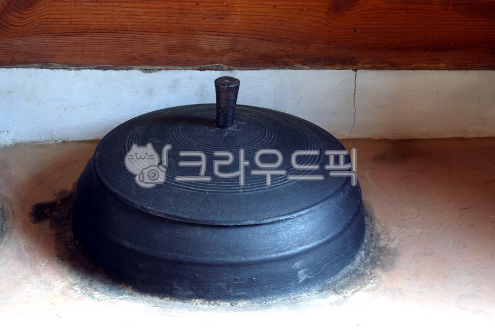 건축,건물,동양건축,한국전통,한옥,전통가옥,주택,집,부엌,가마솥,부뚜막,실외,낮