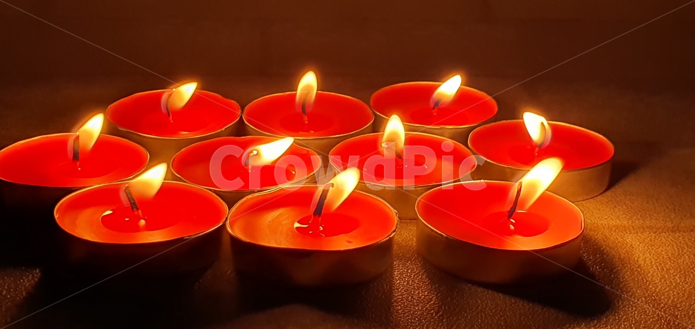 양초,초,불,불빛,어두움,불꽃,candle,flame,background,decoration,fire,christmas,dark,night,celebration,holiday,candlelight,light,yellow,glowing,bright,wax,xmas,religion,glow,church,burn,peace,burning,symbol,romance,black,design,festive,darkness,many