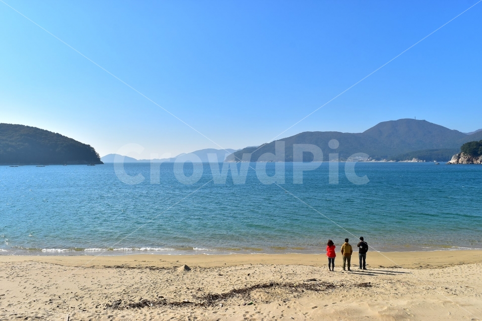 구조라,해수욕장,바다,해변,모래사장,한려해상국립공원,자연,파란하늘,그림같은,뷰티플,아름다운,힐링,감성,nature,산,풍경사진,비경,경치,청명,가을날씨,경관,이국적,비취색,자연,풍경,nature,landscape,한국자연풍경,한국자연경관,korea nature landscape,해변,바다,beach,sea,사람,인물,인간,human,person,shoreline,해안선,water,물,outdoors,옥외,land,땅,ocean,대양,promontory,곶,coast,연안
