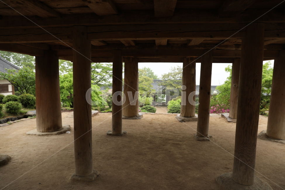 부석사,대문,사찰,녹음,비,우중,입구,나무,초록,한국전통,한국문화,korean traditional,korean culture,건축물,건물외관,exterior,building,structure,architecture,construction