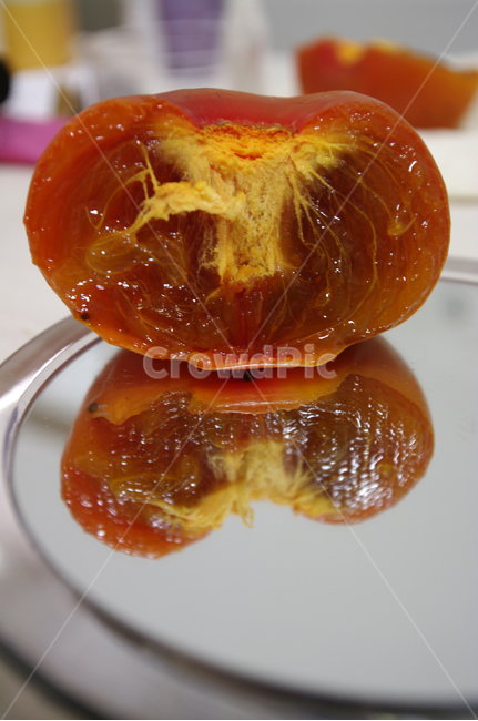 거울,과일,반영,홍시,mirror,음식,식재료,요리,food,cook,meal,dishes,food reserves,과일,열매,fruit