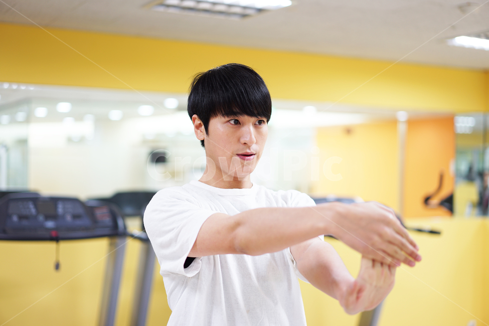 운동,남자,맨손체조,체조,스트레칭,체력단련,헬스,헬스장,자기관리,몸관리,트레이닝,남성,사람,인물,인간,human,person,남성,남자,man,male,건강,헬스웨어,헬스케어,healthware,health care