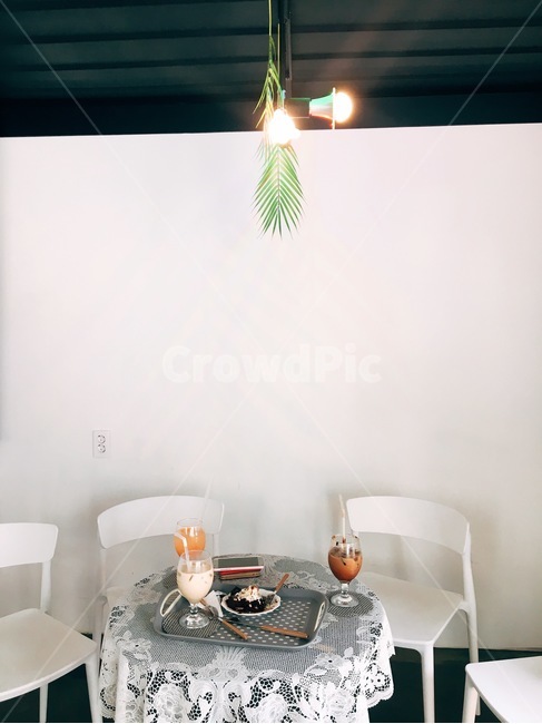 카페,의자,디저트,음료,분위기,디저트,간식,후식,dessert,snack,커피,카페,coffee,cafe