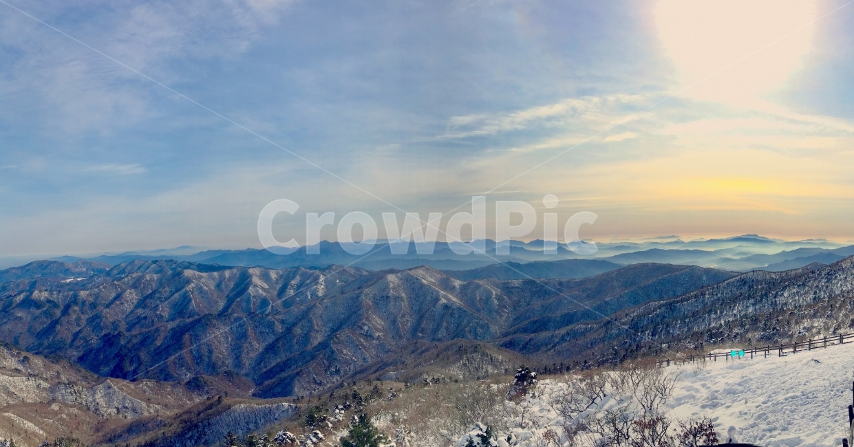 무주,덕유산,눈꽃축제,겨울산,등산,향적봉,무주리조트,풍경,진경산수화,여름,겨울,눈,자연,숲,나무,풀,해,태양,구름,얼음,겨울,계절,winter,season,자연,풍경,nature,landscape,한국자연풍경,한국자연경관,korea nature landscape,outdoors,옥외,mountain,산,mountain range,산맥,scenery,경치