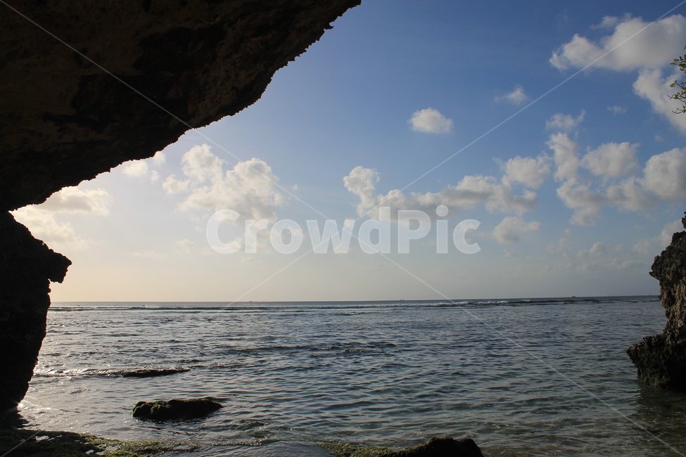 인도네시아,발리,해변,바다,바위,록,indonesia,bali,beach,sea,rock,rocks,sky,하늘,대양,ocean,nature,자연,자연,풍경,nature,landscape,outdoors,옥외,water,물,shoreline,해안선
