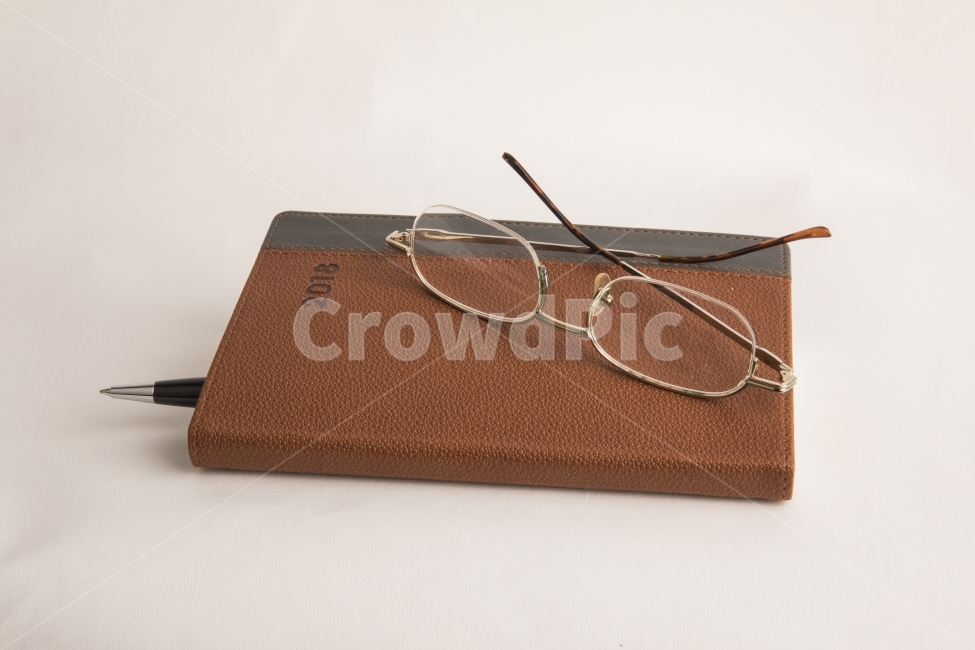돋보기,안경,노트,글씨,공부,비즈니스,사업,business,service,work,사물,물건,오브젝트,thing,object,matter,학용품,문구류,사무용품,school supplies,stationery,office supplies,누끼,remove background