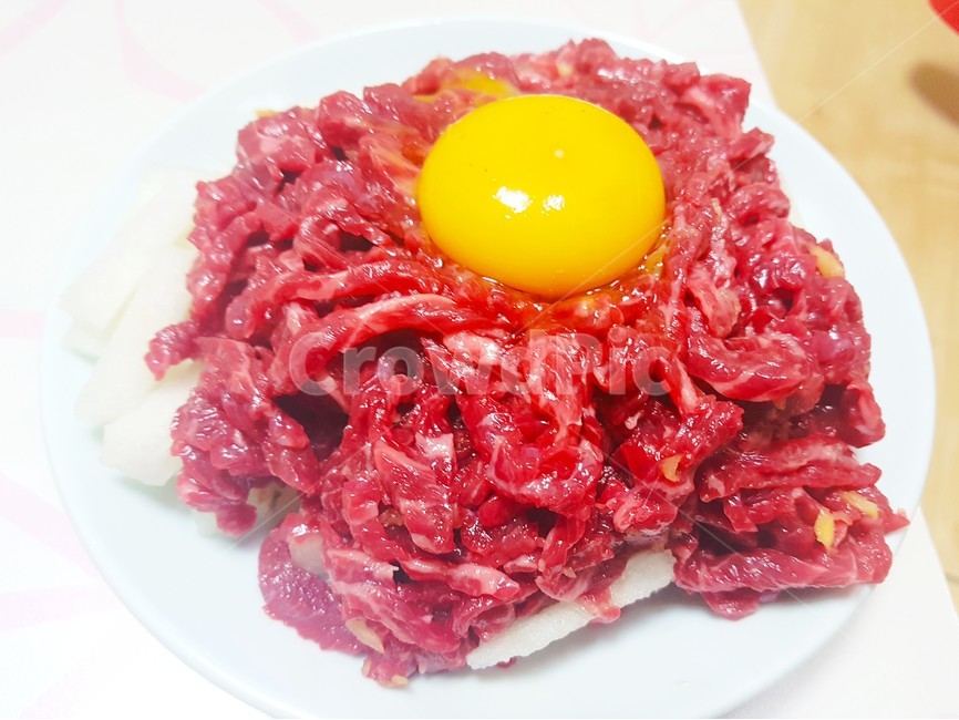 육회,고기,배,소고기,저녁사진,음식,식재료,요리,food,cook,meal,dishes,food reserves,육류,고기,meat,한식,한국음식,한국요리,korean food,korean dishes,korean meal,korean cook