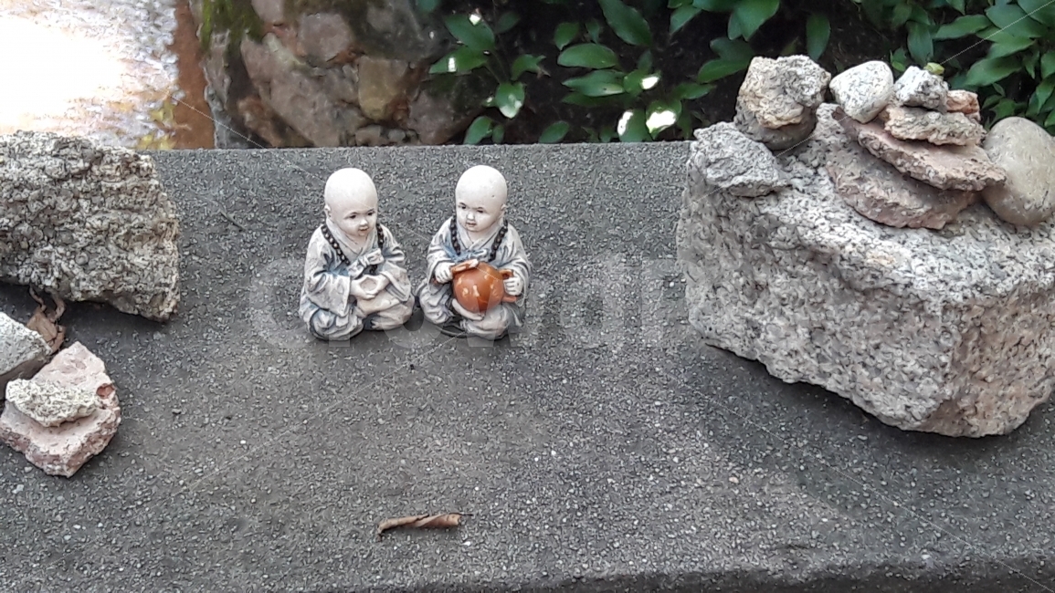 절,돌,스님,초록,여름,조각상,동상,석상,조형물,statue,bronze statue,stone statue,종교,신앙,religion,belief,faith