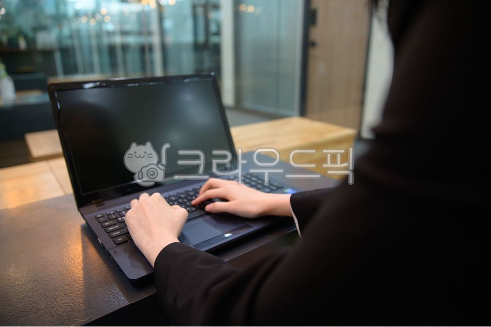 비지니스우먼,직장인,여성대표,ceo,여성직장인,점심시간,회의,화상회의,광고모델