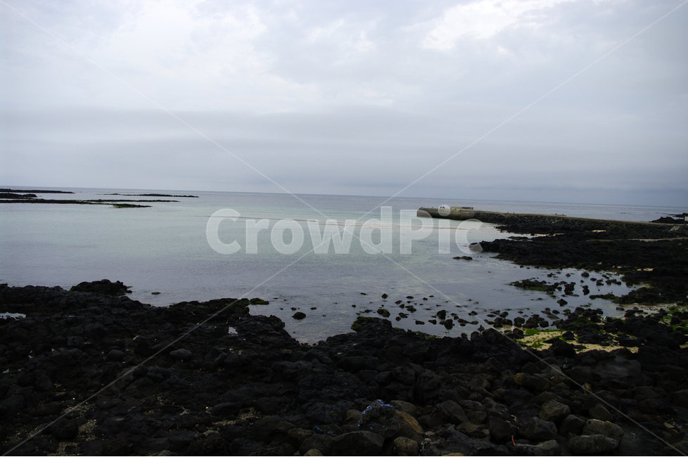 바다,제주,우도,하늘,풍경,해안가,현무암,자연,풍경,nature,landscape,제주도,jeju,jeju island,water,물,shoreline,해안선,land,땅,outdoors,옥외,sea,ocean,대양,promontory,곶,coast,연안