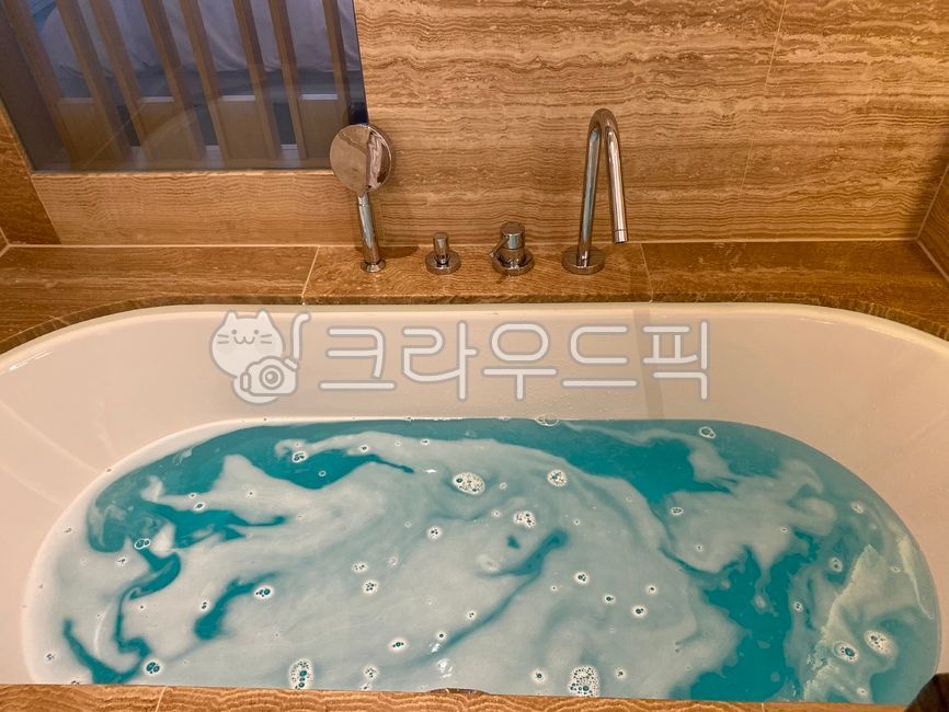 호텔,욕조,입욕제,호캉스,반신욕
