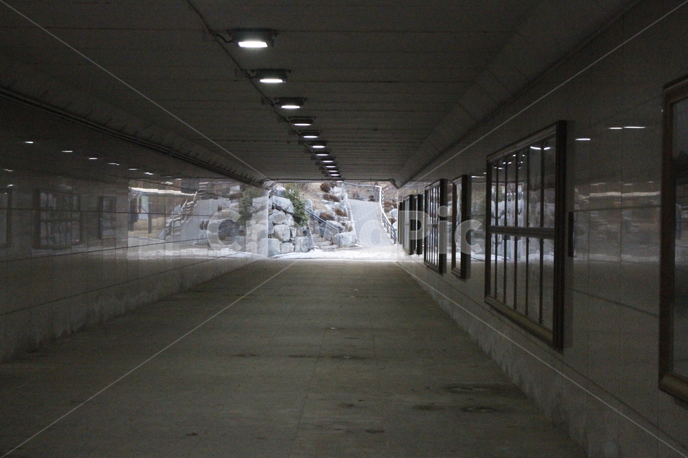 보도,터널,어둠,길,어두움,복도,바닥,건축물,건물외관,exterior,building,structure,architecture,construction
