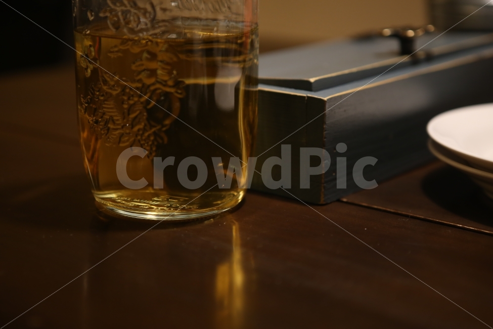 식당,물,레스토랑,식사,고급,분위기,데이트,연인,사랑,일상,음료수,drink,beverage