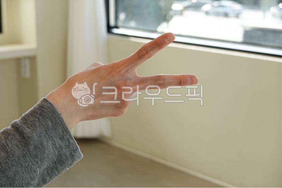 play,game,body part,production,palm,concept,gesture,rock,hand gesture,paper,arm,bodypart,hand,finger,pastime,display,match,scissors,person,Mukchipa,female hand,right hand