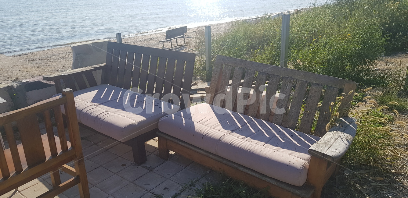 해변,쇼파,쉼,여유,햇살,해변뷰,테라스,원목의자,휴식,평안,가구,beach,relax,terrace,chair,furniture,sunshine,afford,relaxed,relaxation,peace,time,quiet,peaceful,seaview,beachview,해변,바다,beach,sea