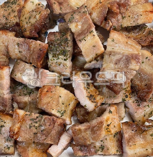 삼겹살,돼지고기,돼지,고기,육류,음식,요리,식사,식재료,먹방,밥도둑,한식,한국음식,한국요리,에어프라이어구이,오돌뼈,에어프라이어요리,구이,pork,food,dish,cook,meal,meat,koreanfood