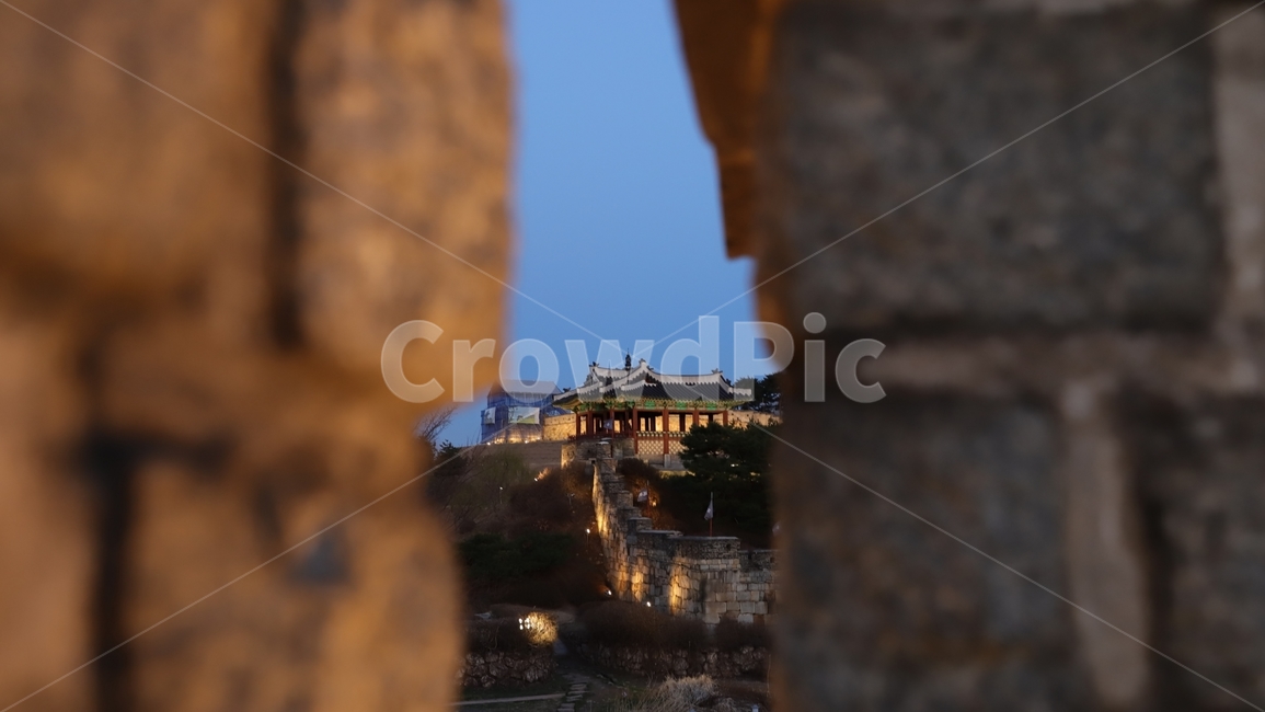 수원화성,문화재,성벽,돌,성,벽,야경,밤,풍경,nightscape,night,landscape,랜드마크,landmark,tourist attraction,한국랜드마크,한국관광지,한국명소,korea landmark,korea tourist attraction