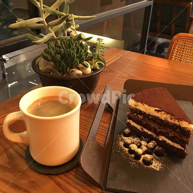 카페,cafe,커피,coffee,아메리카노,americano,후식,디저트,감성,케이크,빵,cake,bakery