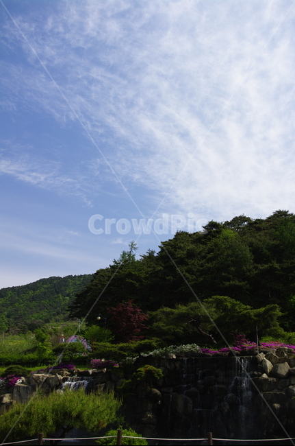 폭포,화단,하늘,구름,바위,꽃,flower,식물,plant,계절,봄,spring,자연,풍경,nature,landscape,outdoors,옥외