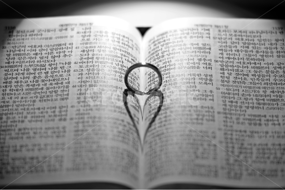 하트,믿음,성경,사랑,기도,감정표현,기분,feeling,emotion,종교,신앙,religion,belief,faith,흑백,모노톤,monochrome,black and white,사물,물건,오브젝트,thing,object,matter