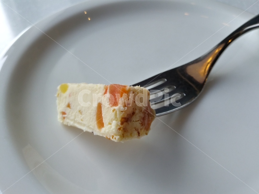 food,음식,spoon,숟가락,포크,치즈,접시,dish,먹거리,cheese,유제품,흰색,백색,노란색,yellow,white,fork,맛,delicious,맛있는