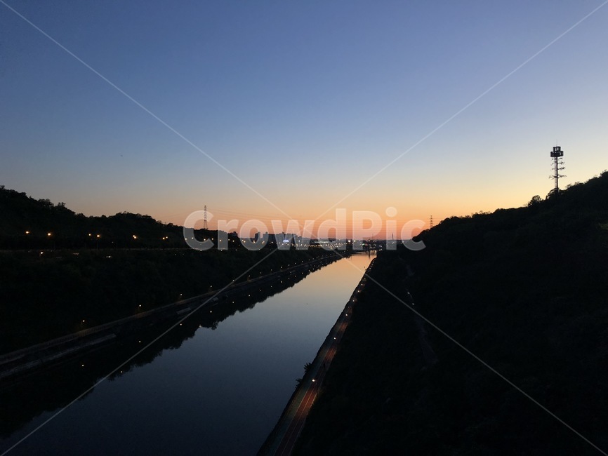 outdoors,옥외,아라뱃길,강,개천,노을,황혼,일몰,해넘이,그라데이션,컬러풀,하늘,실루엣,산,저녁,river,자연,nature,sunset,gradient,gradation,colorful,sky,silhouette,light,mountain,evening