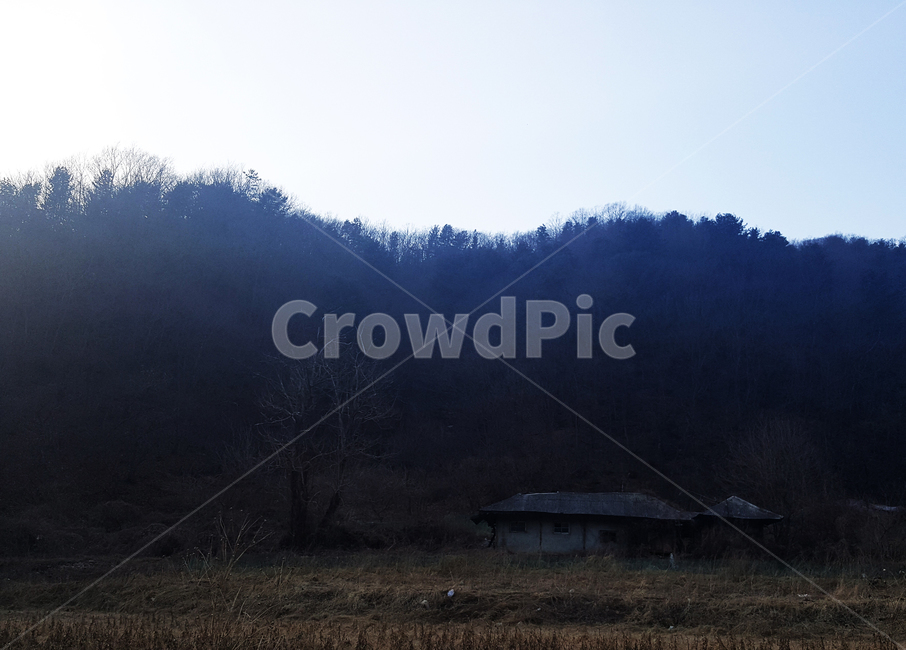 초가집,시골집,겨울,산,숲,낡은집,겨울풍경,시골풍경,자연,풍경,nature,landscape,시골,마을,country,rural,town,outdoors,옥외,building,건물