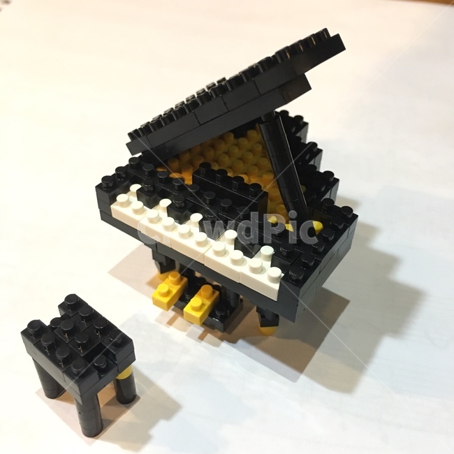 피아노,레고,작품,그랜드피아노,색감,장난감,모형,미니어처,miniature,toy,rego,piano,instrument,grandpiano,chair,의자,무채색,yellow,노랑,black,검정,white,하얀,귀여움,색깔,배경화면,바탕화면,배경