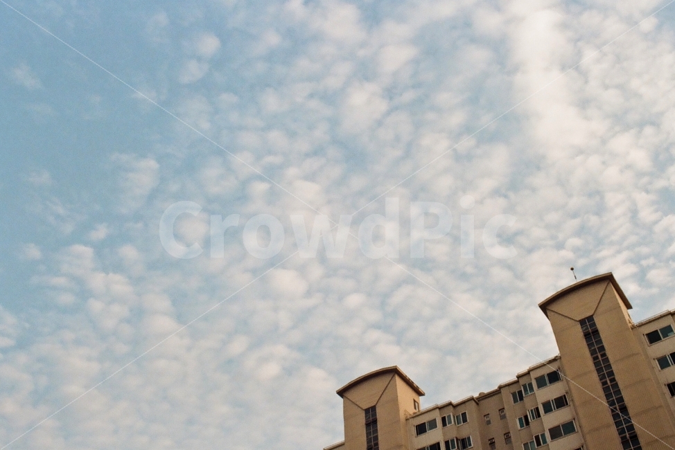 구름,하늘,뭉게구름,아파트,cloud,sky,건축물,건물외관,exterior,building,structure,architecture,construction