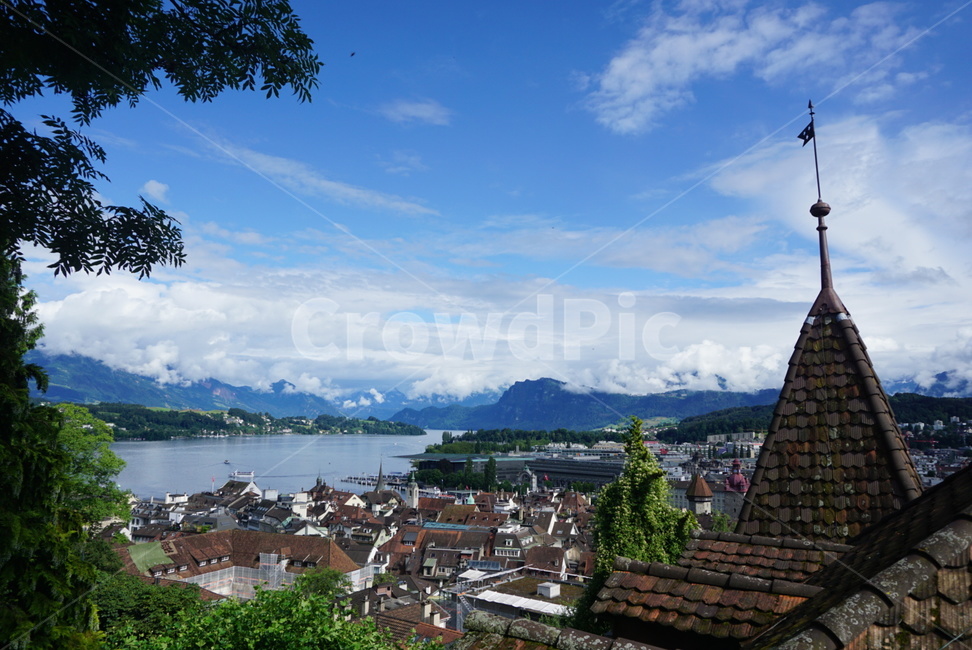 루체른,구름,맑음,경치,스위스,하늘,나무,성벽,마을,소도시,도시,도심,풍경,유럽,자연,조화,산책,지붕,경관,도시,풍경,city,landscape,해외,외국,세계,foreign,oversea,world,세계도시풍경,해외도시풍경,외국도시풍경,world cityscape,roof
