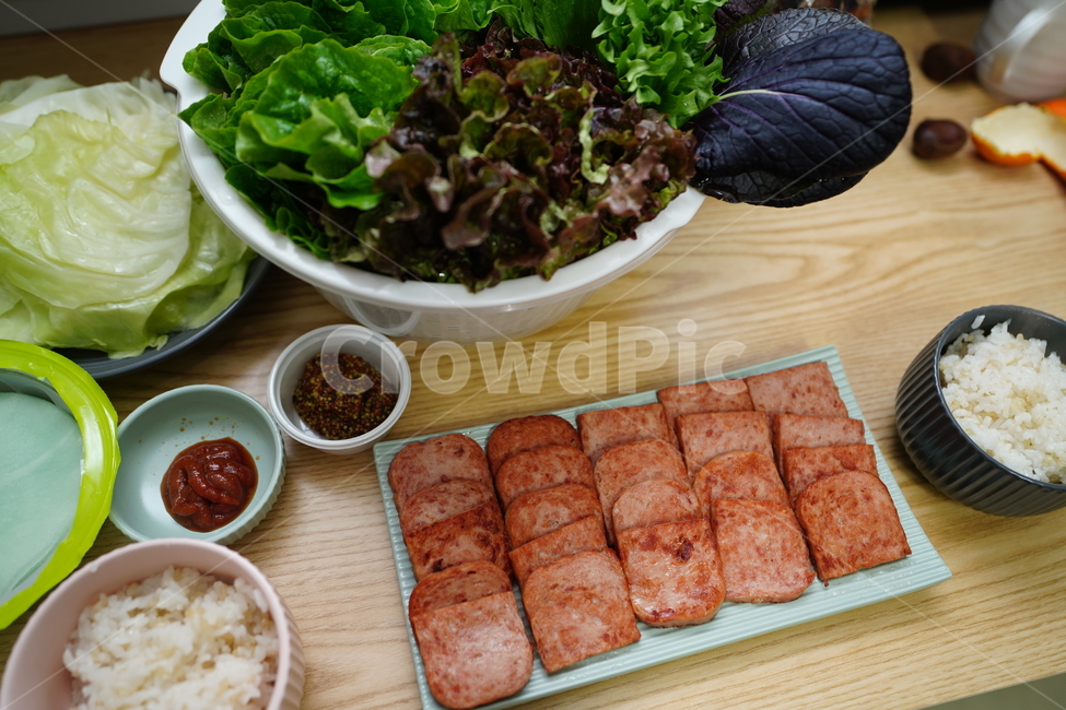 쌈,야채,채소,반찬,햄,소시지,구이,집밥,먹거리,요리,음식,밥,먹방,푸드,쌈장,술안주,접시,음식,식재료,요리,food,cook,meal,dishes,food reserves