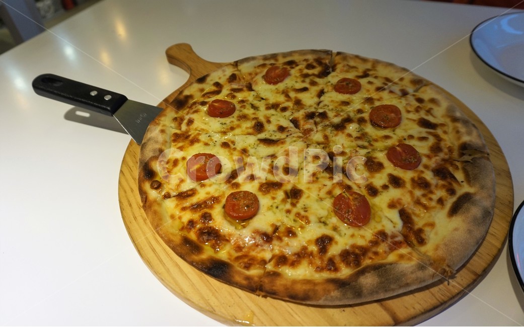 화덕,마르게띠피자,화덕피자,피자,피자치즈,pizza,콤비네이션피자,레스토랑,식재료,요리,food,cook,meal,dishes,빵,bread,양식,서양음식,서양요리,도우,피자도우,westernfood,westerndishes,치즈,토마토,방울토마토,소스,발사믹소스,토마토피자,맛있다,야식,음식,음식,식재료,요리,food,cook,meal,dishes,food reserves,양식,서양음식,서양요리,western food,western dishes,western meal,western cook