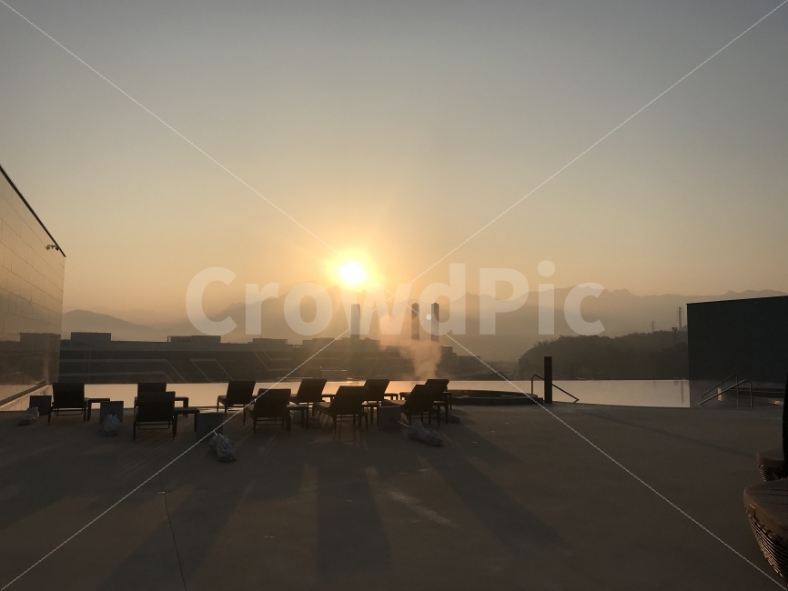 새벽녘,일출,수영장,테라스,루프탑,휴식,힐링,rest,relaxation,healing