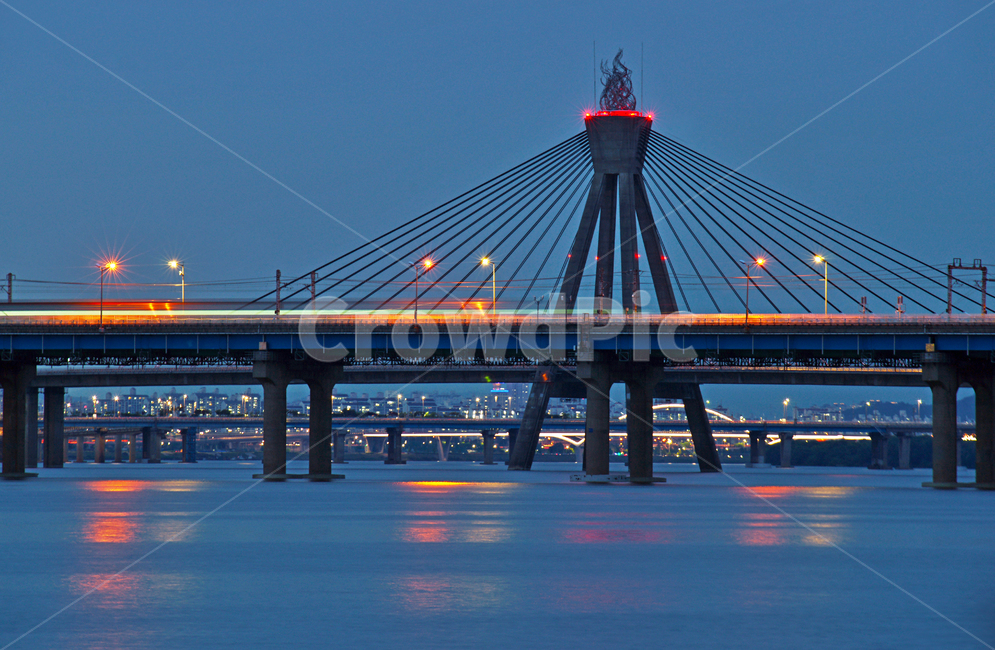 올림픽대교,전철,지하철,다리,한강다리,잠실철교,한강,야경,조명,야경,밤,풍경,nightscape,night,landscape,건축물,건물외관,exterior,building,structure,architecture,construction,bridge,건물