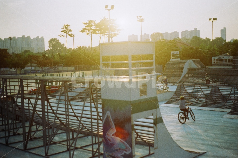 자전거,bike,사람,human,공원,해질녘,아이들,play,운동,어린이