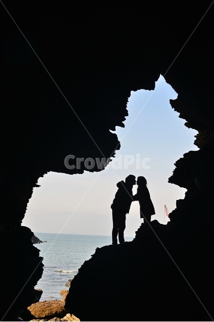 person,사람,human,인간,silhouette,실루엣,nature,자연,cave,sea,바다,outdoors,옥외,ocean,대양,water,물,shoreline,해안선,부안,채석강,해식동굴,동굴,해변,해안,연인,애인,모델,뽀뽀