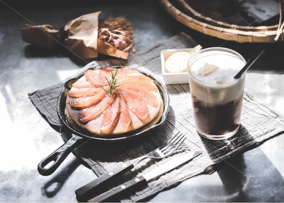 커피,카페,팬케익,접시,컵,장식,식기류,음식,식재료,요리,food,cook,meal,dishes,food reserves,디저트,간식,후식,dessert,snack,커피,카페,coffee,cafe,감성,sensible,feeling,휴식,힐링,rest,relaxation,healing