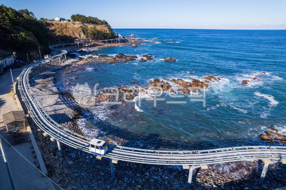 울진,죽변해안스카이레일,죽변해안,스카이레일,하트해변,죽변항,모노레일,바다,물,암석,절벽,파도,파란,해변,레일,철길,water,sea,울진군