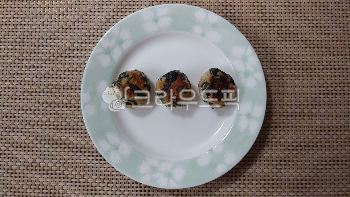 Herbs,pepper,No antibiotics,salt,pork,battery,side dish,meal,front leg meat,Gondrea,corner,money,Meat Don Jeon,starch,lunch box,Dosarak side dish