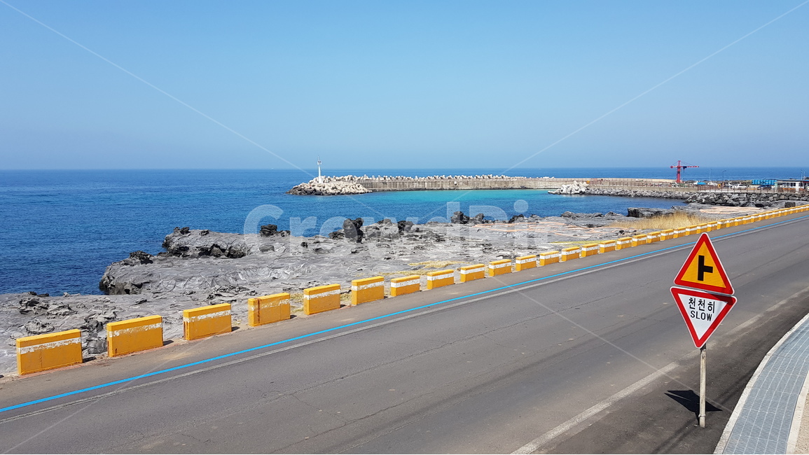 제주,해변도로,바닷가,해변,도로,드라이브,jeju,coastline,road,drive,자연,풍경,nature,landscape,한국자연풍경,한국자연경관,korea nature landscape,제주도,jeju,jeju island,교통,교통수단,traffic,transportation,highway,고속도로,freeway,고속 도로