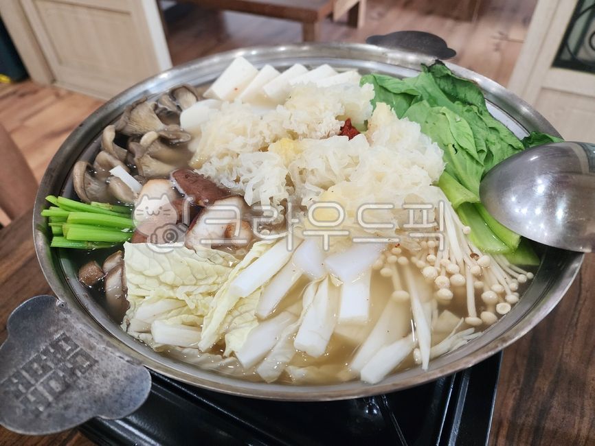 한국음식,두부전골,두부버섯전골,버섯전골,음식,식사,koreandishes,koreanfood,kfood,food,meal,tofuhotpot,dubujeongol,beancurdhotpot