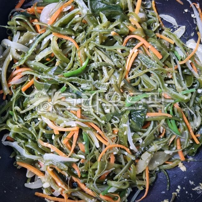 미역,미역줄기,볶음요리,food,cooking,seamustard,stirfry,음식,요리,미역볶음,stirfriedbrownseaweed,brownseaweedstem,해초류,ascidian
