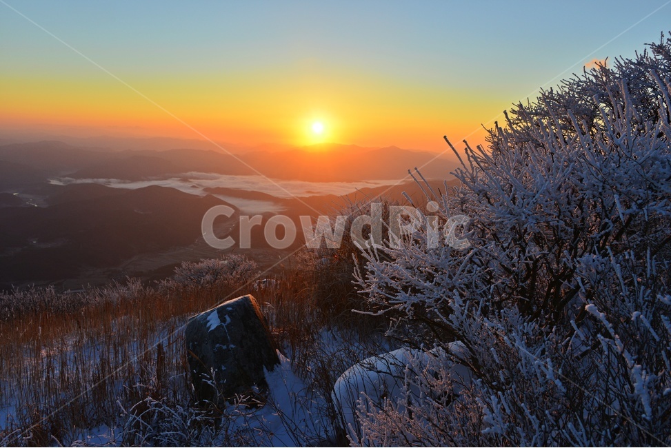 nature,자연,outdoors,옥외,dawn,새벽,sky,하늘,redsky,붉은하늘,light,빛,flare,플레어,sunrise,해돋이,상고대,무등산,무등산누애봉,누애봉,무등산설경,누애봉일출,무등산일출,여명,아침,자연,풍경,nature,landscape