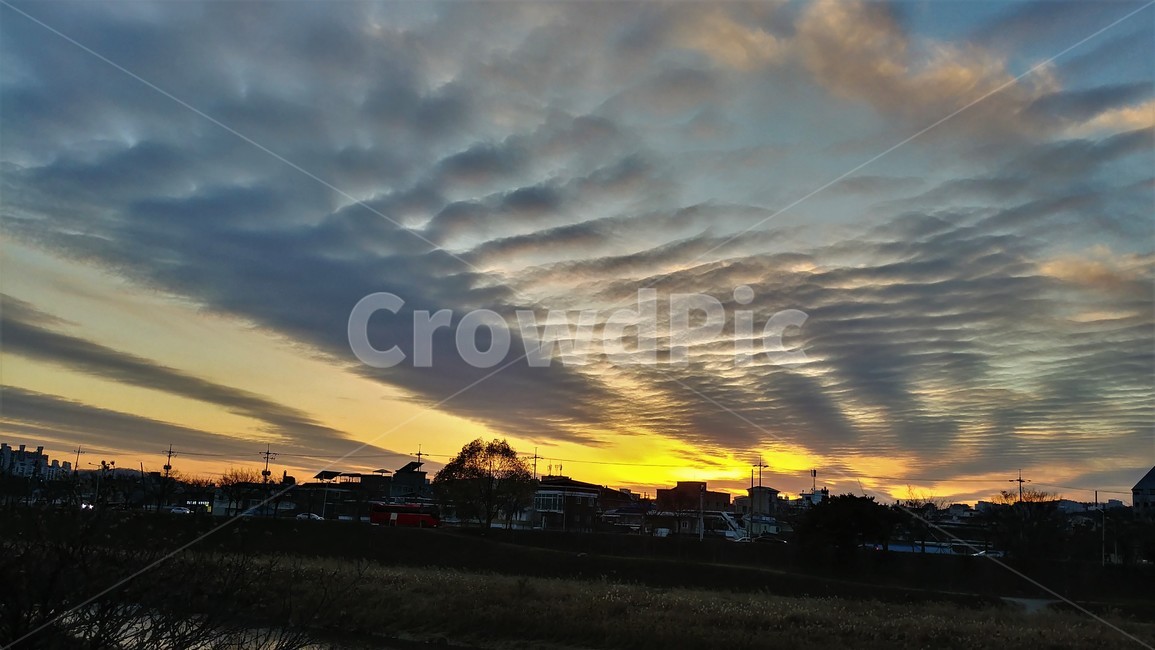 저녁풍경,저녁노을,저녁,노을,하늘,sky,도시풍경,city,구름,cloud,자연,풍경,nature,landscape,outdoors,옥외,sunlight,햇빛,dusk,황혼,sunset,일몰,dawn,새벽,red sky,붉은 하늘