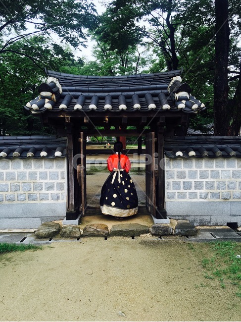 한옥,한복,여자,뒷모습,여행,인물,감성사진,색감,색채,사람,전주,한옥마을