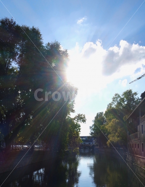 프랑스,스트라스부르,여행,강가,산책,하늘,햇살,나무,자연,france,strasbourg,travel,river,walking,sky,sunlight,sunshine,nature,tree,view,resting,cloud,구름,도시,풍경,city,landscape,해외,외국,세계,foreign,oversea,world,세계도시풍경,해외도시풍경,외국도시풍경,world cityscape,flare,플레어,light,빛