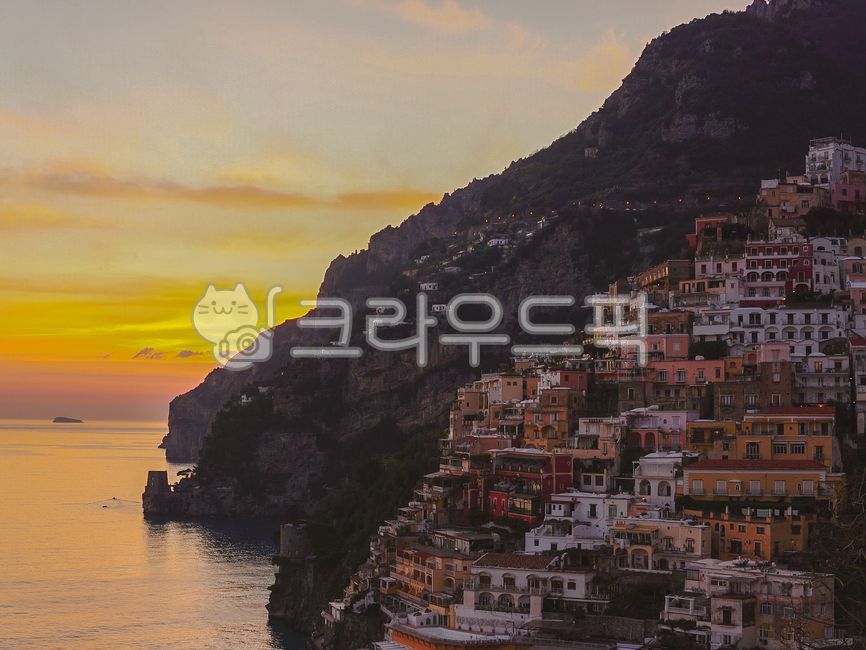 포지타노,항구마을,바닷가마을,바다,바닷가,자연,석양,노을,sunset,sunrise,일출,야외,조용한,따뜻한,nature,마을,해안가,해변,해변가,절벽,이탈리아남부